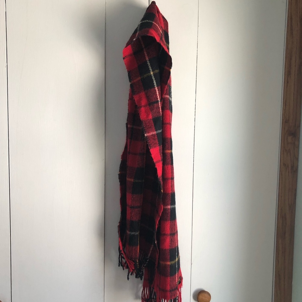 ❤️ CLOSET CLEAR OUT!! 🎉 💚 5 for $15! 💚 Cozy Red Plaid Scarf for Winter